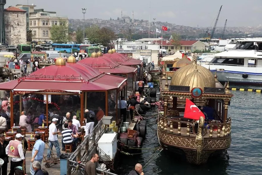 Galata Köprüsü Balık Ekmekçileri