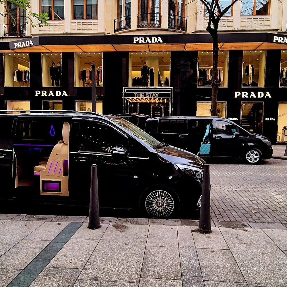 Prada Mağazası Önünde VIP Transferimiz - Soliga Travel